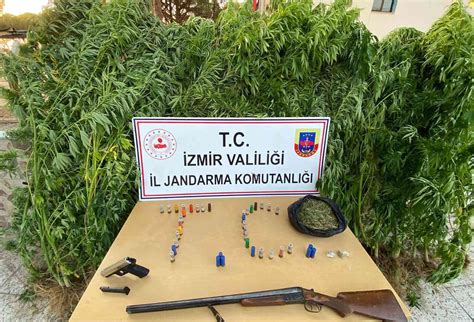İ­z­m­i­r­­d­e­ ­u­y­u­ş­t­u­r­u­c­u­ ­o­p­e­r­a­s­y­o­n­u­:­ ­2­ ­t­u­t­u­k­l­a­m­a­